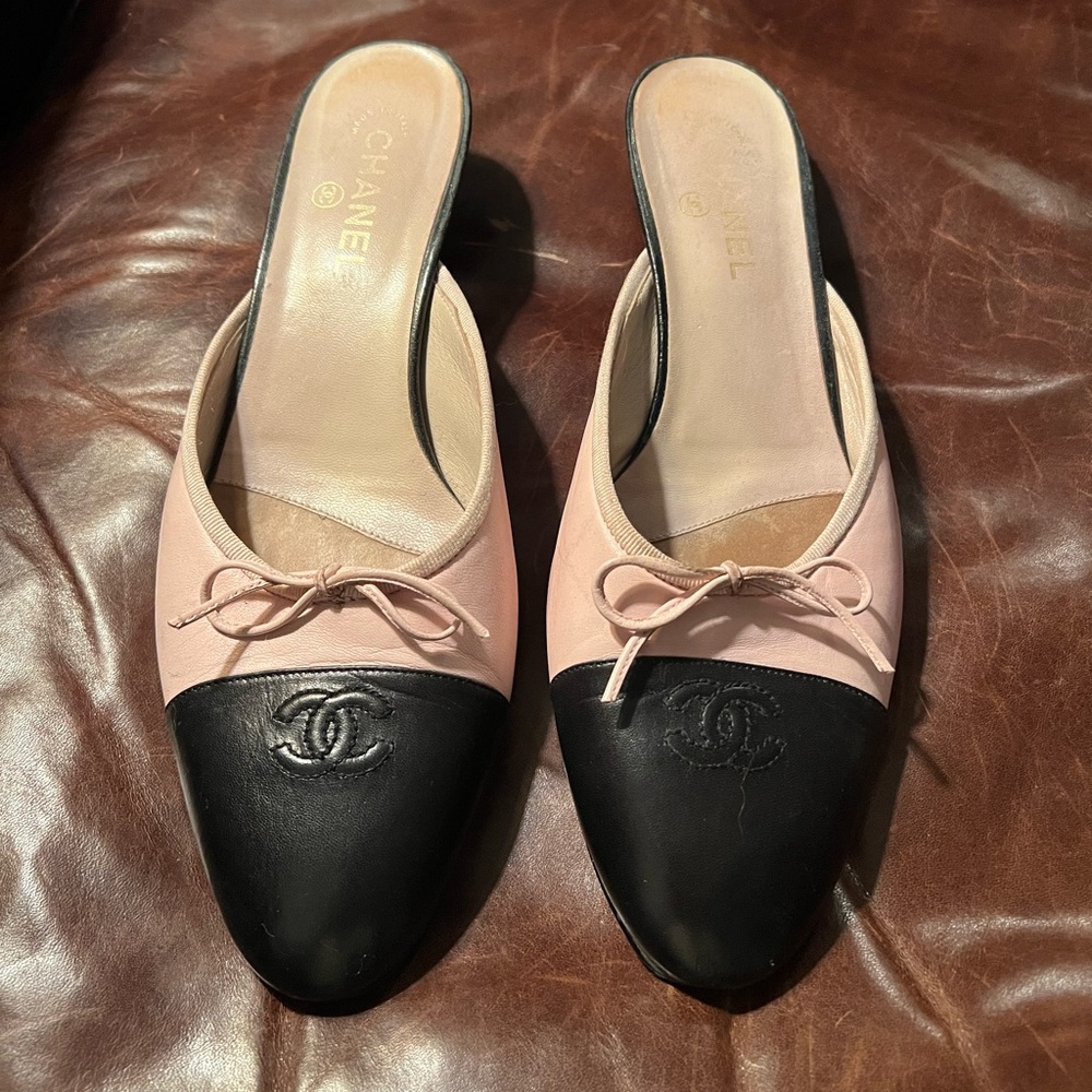 AUTHENTIC Chanel size 42 kitten heel mules